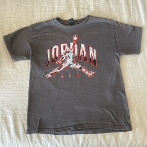 Jordan Kids T-Shirt - Gray with Red Graphic‎